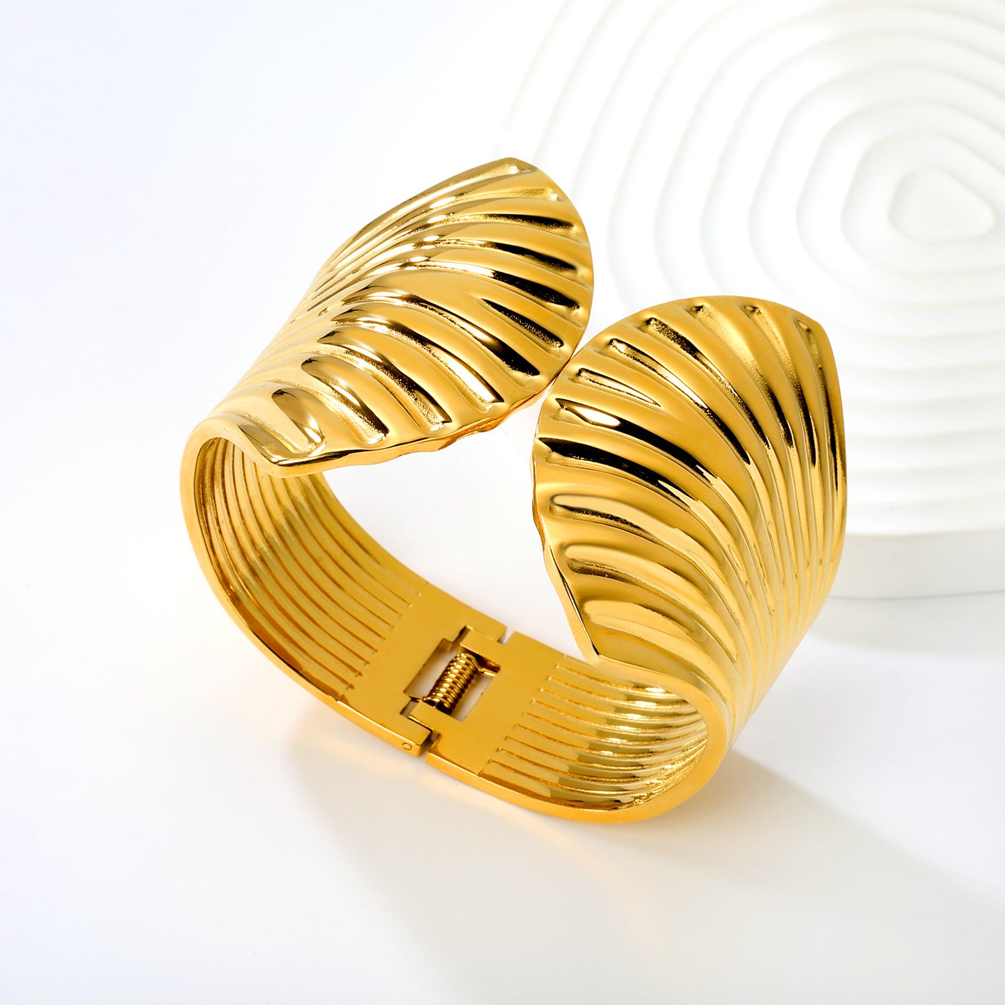 Chunky 304L Stainless Steel Ripple Bangle | High-End Gold Cuff