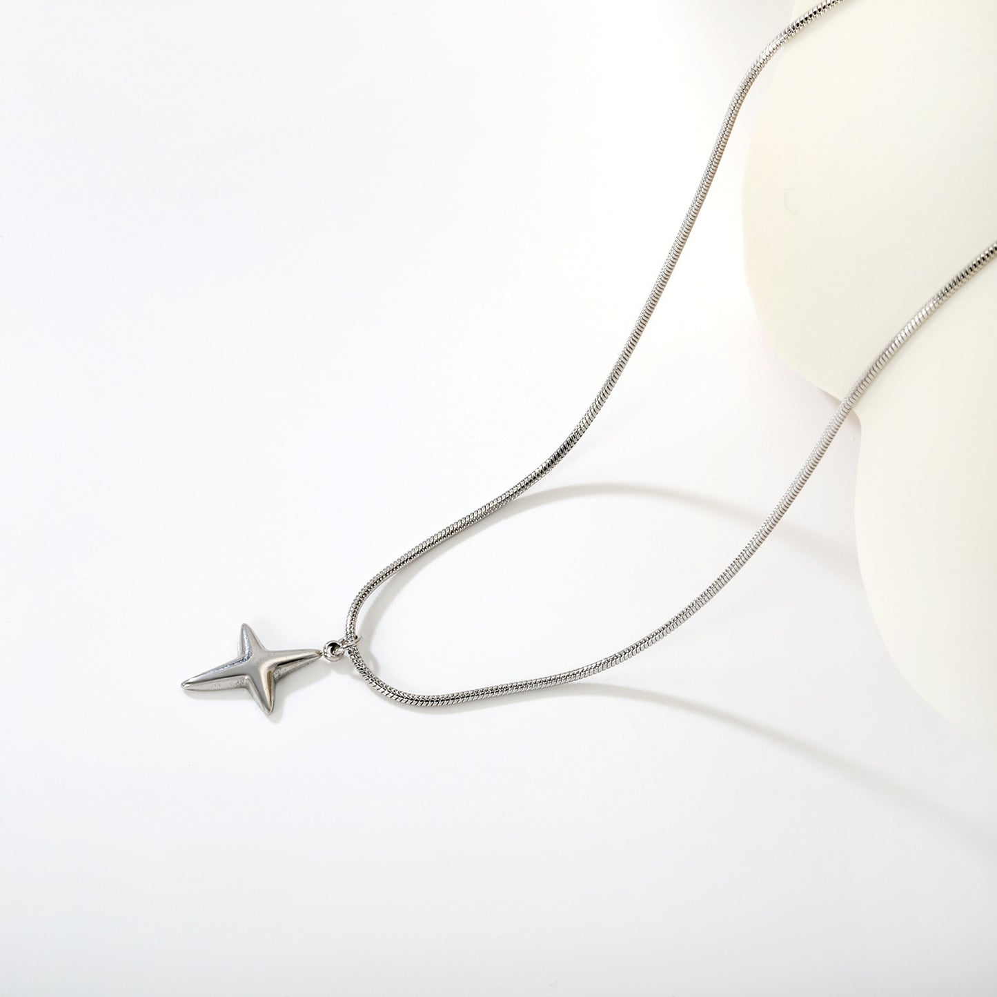 Wholesale Waterproof PVD Silver Sculpted 4-Point Star Snake Chain Necklace