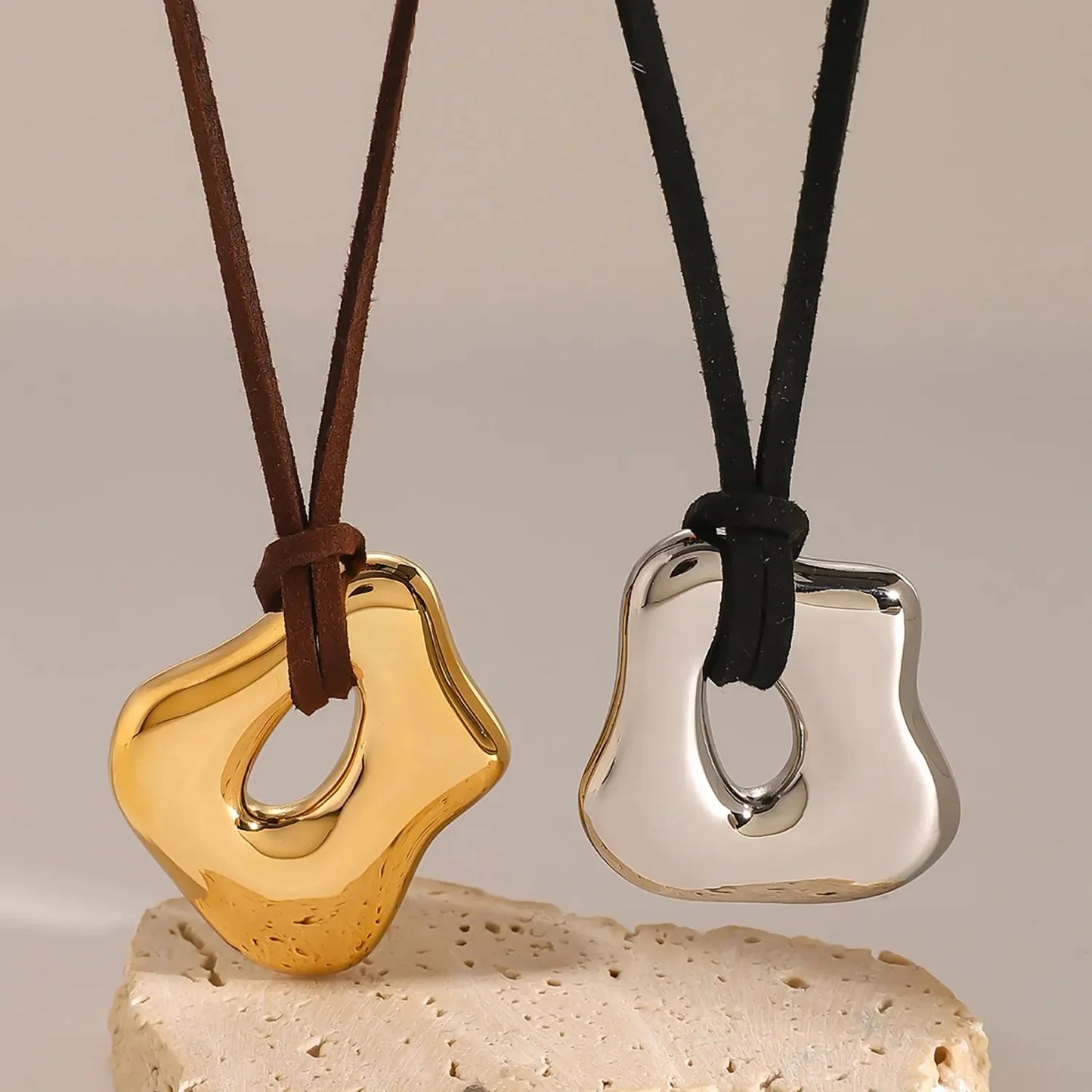 Wholesale Waterproof Leather Cord Sculpted Fluid Gold Nugget Necklace