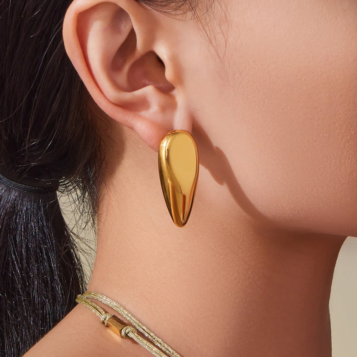 Wholesale Waterproof PVD Gold/Silver Contoured Teardrop Studs
