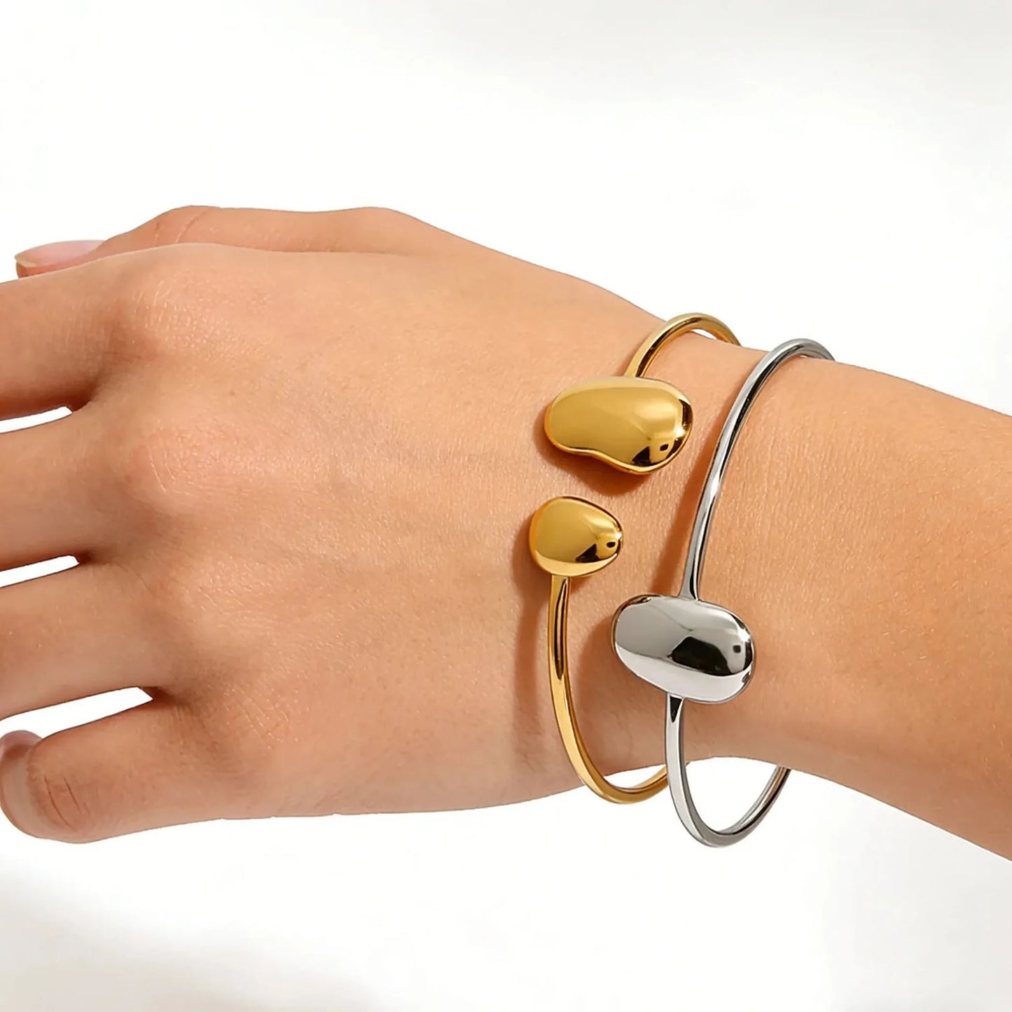 Wholesale Waterproof PVD Gold/Silver Sculpted Asymmetric Dual-Bean Bangle