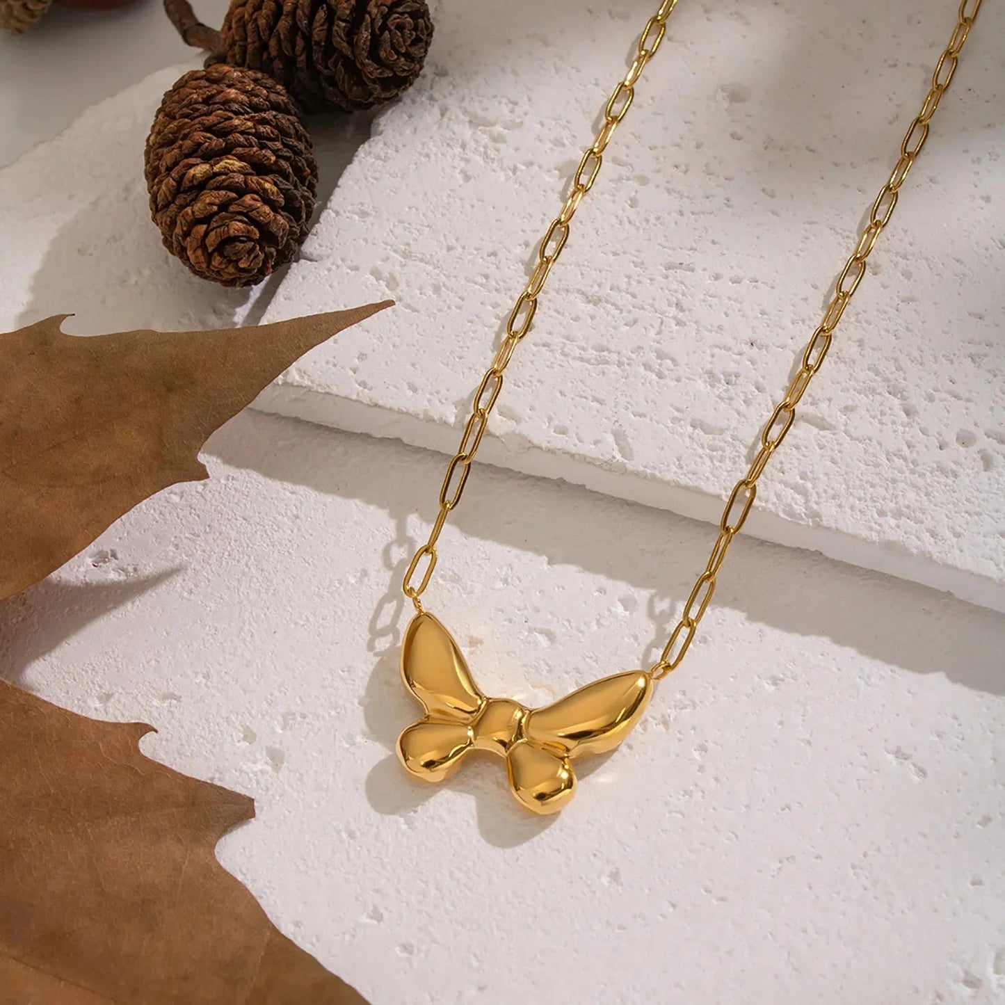 Wholesale Waterproof PVD Gold Sculpted Butterfly Paperclip Necklace