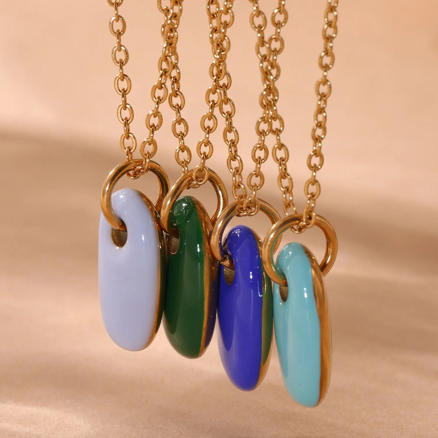 Wholesale Waterproof PVD Gold Sculpted Oval Gemstone Pendant Necklace