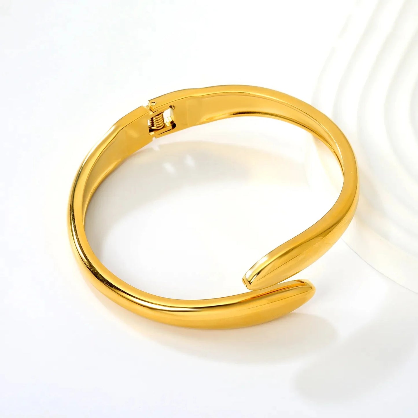 Elegant 304L Stainless Steel Teardrop Bangle | Waterproof Gold