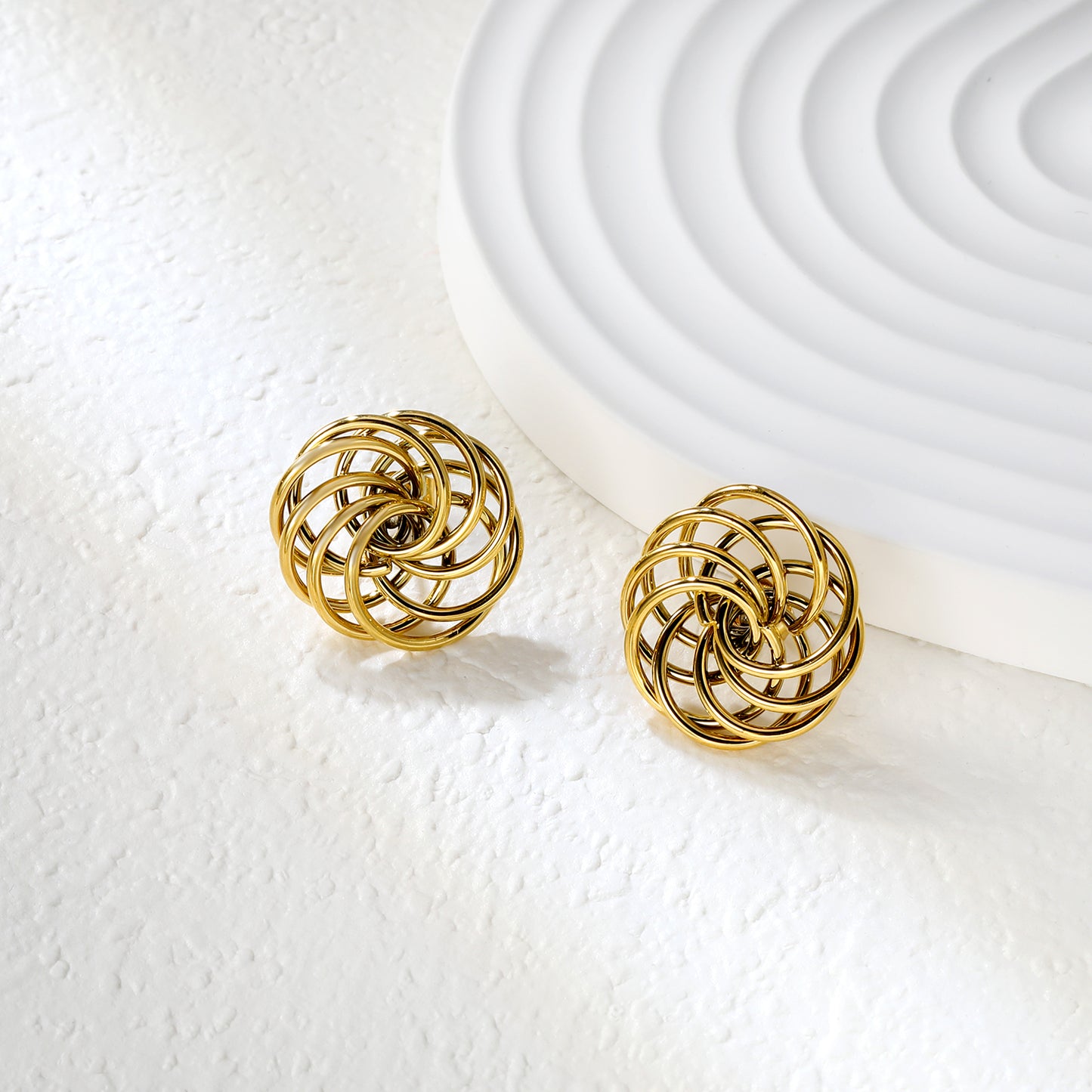 Bulk 18K Gold Plated Botanical Circular Wreath Stud EarringsClose-up of the light-colored ambiance