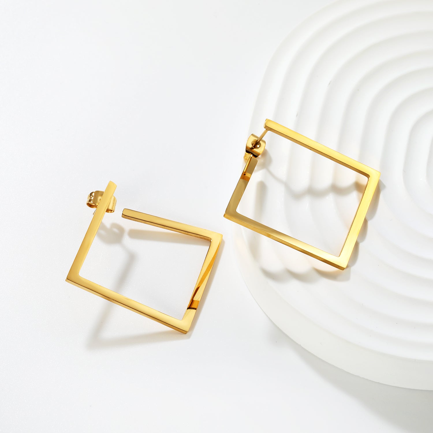 Bulk Waterproof PVD Gold Plated Minimalist Square Frame StudsClose-ups of the gold plating and details