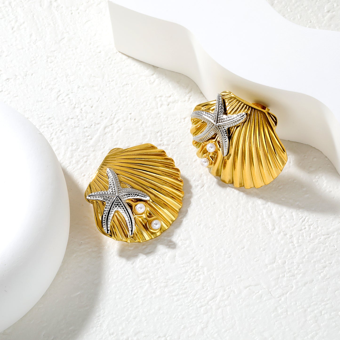Bulk Waterproof PVD Gold Plated Starfish Seashell Pearl StudsHigh-resolution scene image