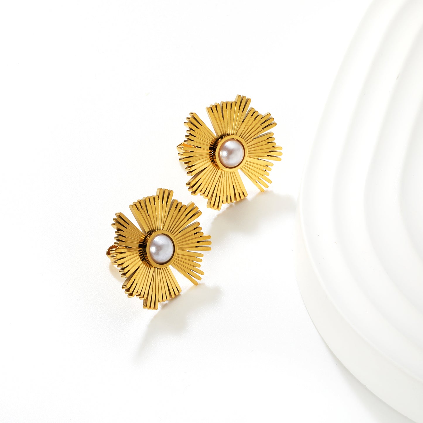 Bulk Waterproof PVD Gold Plated Sunburst Pearl Stud EarringsClose-up of the light-colored ambiance