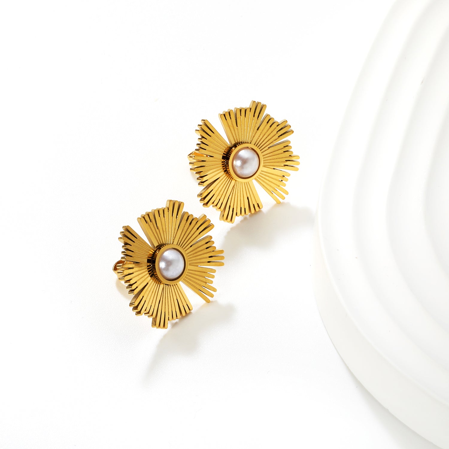 Bulk Waterproof PVD Gold Plated Sunburst Pearl Stud EarringsClose-up of the light-colored ambiance