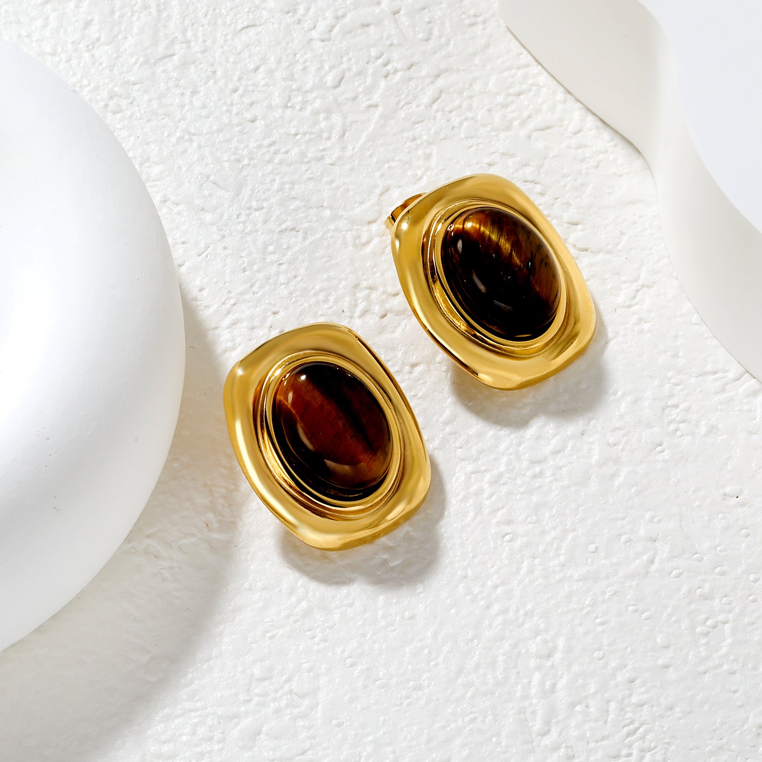 Bulk Waterproof PVD Gold Plated Tiger Eye Bezel Stud EarringsClose-up of the light-colored ambiance