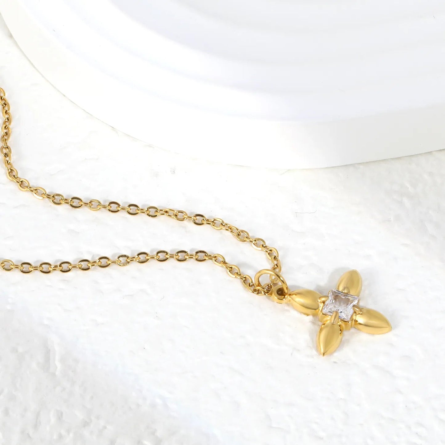 Dainty Four Leaf Clover Necklace | Tarnish-Free Everyday Wear