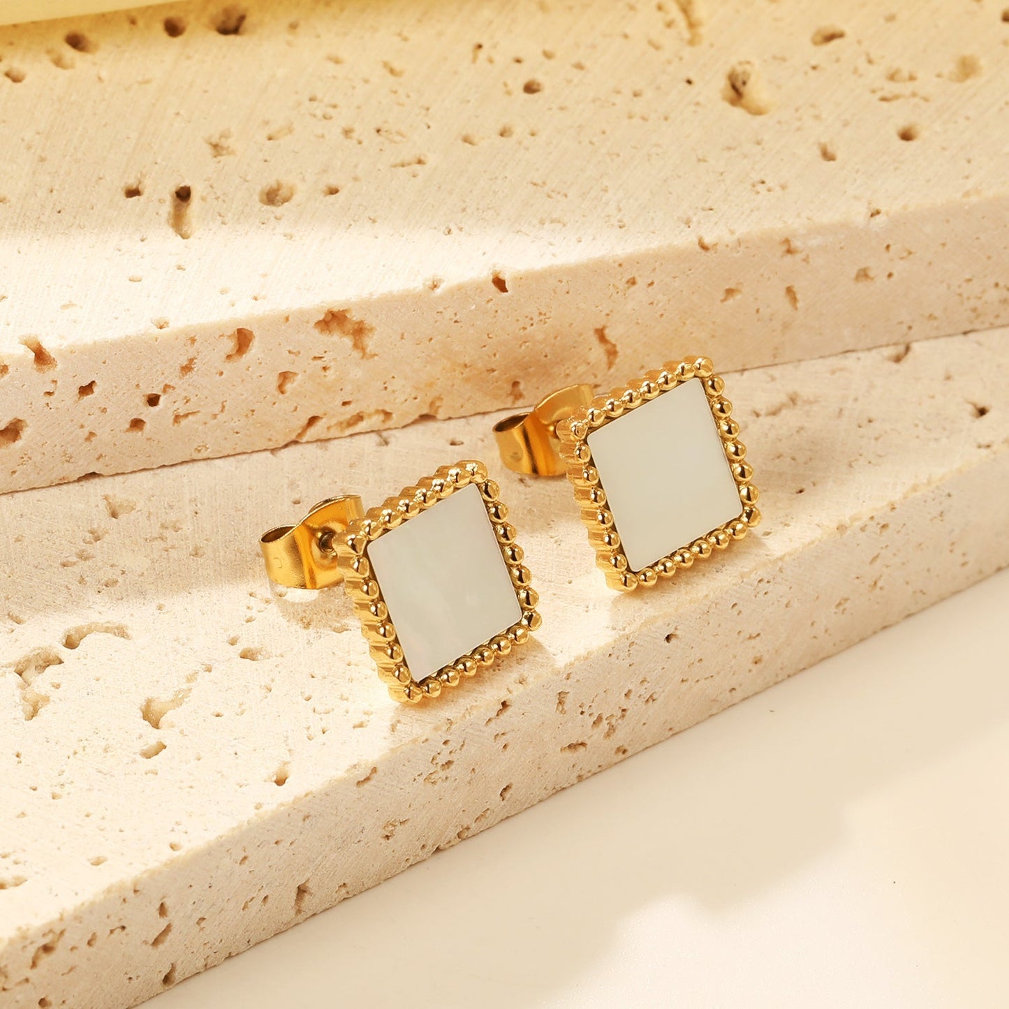 Factory Price 304L Stainless Steel Beaded Edge Square Shell Studs
