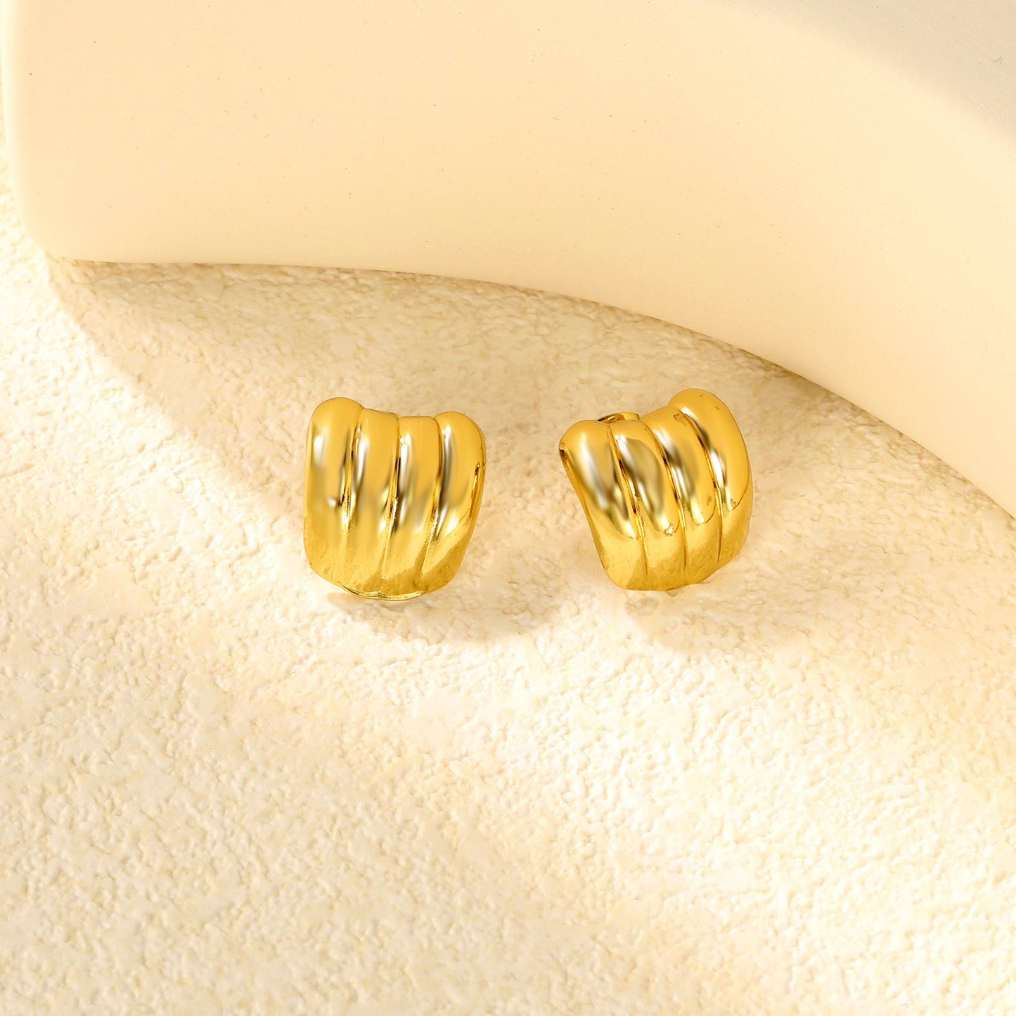 Golden banana oil drop earrings jewelry suppliers Close-ups of the gold plating and details