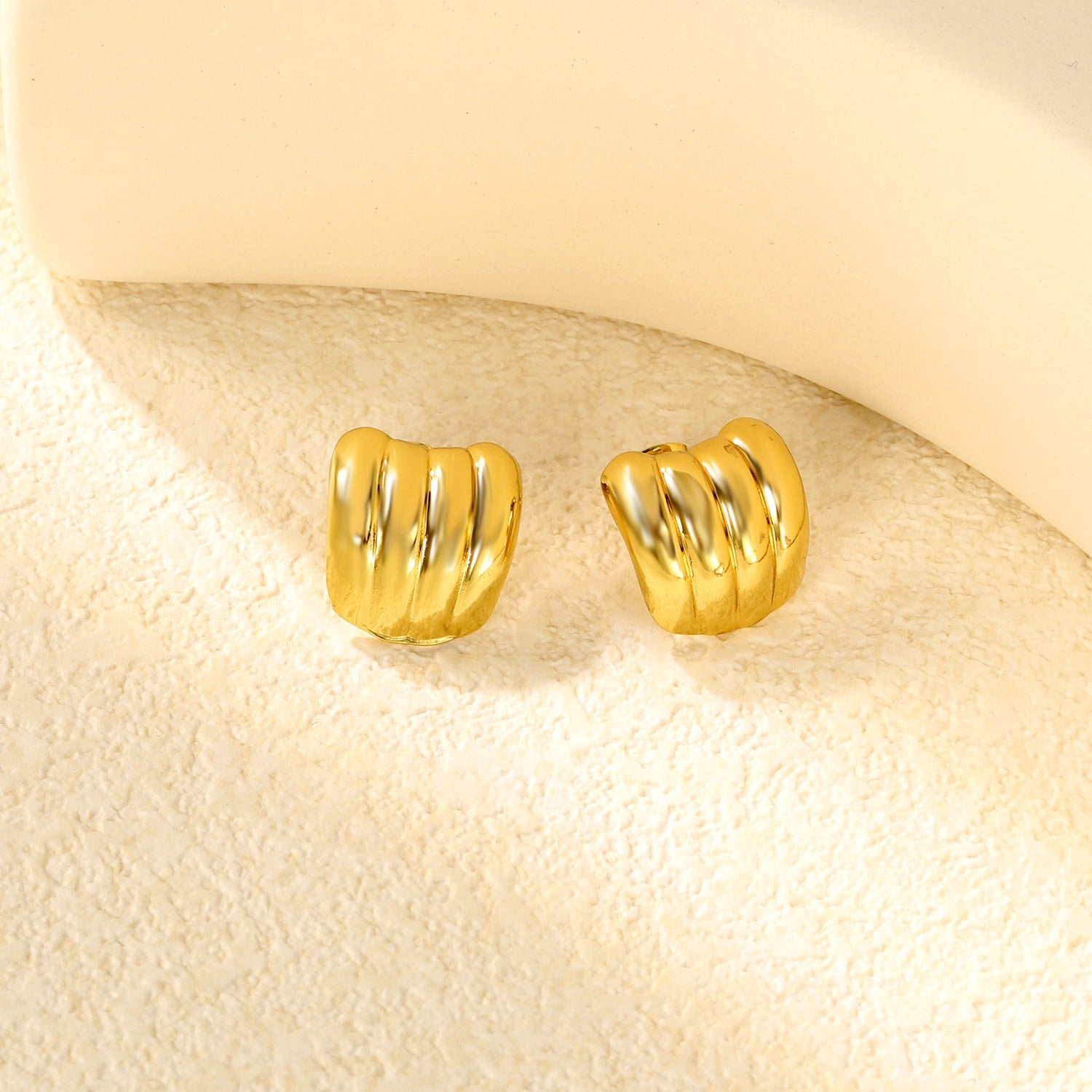 Golden banana oil drop earrings jewelry suppliers Close-ups of the gold plating and details