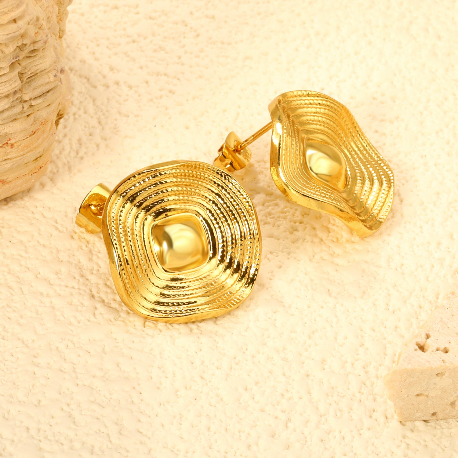 Golden square wavy piece earrings jewelry supplierClose-ups of the gold plating and details