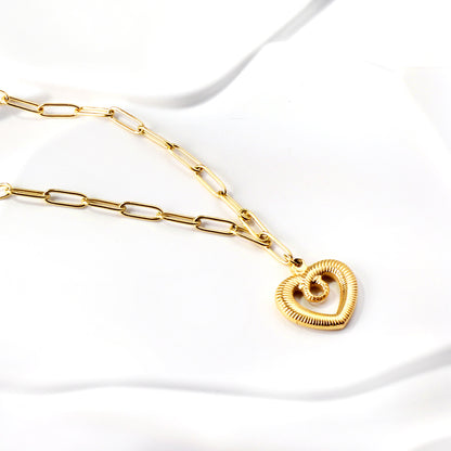 Wholesale Gold - toned Heart - shaped Pendant Necklace Delicate Fashionable Style