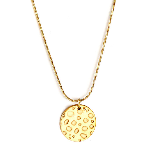 Wholesale 18K Gold Patterned Circle Necklace Chic Style