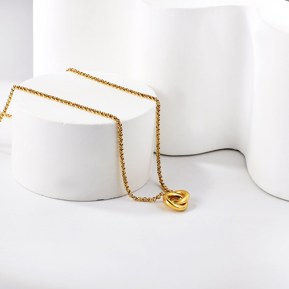 Wholesale 18K Gold Interlocking Rings Necklace Stylish Design
