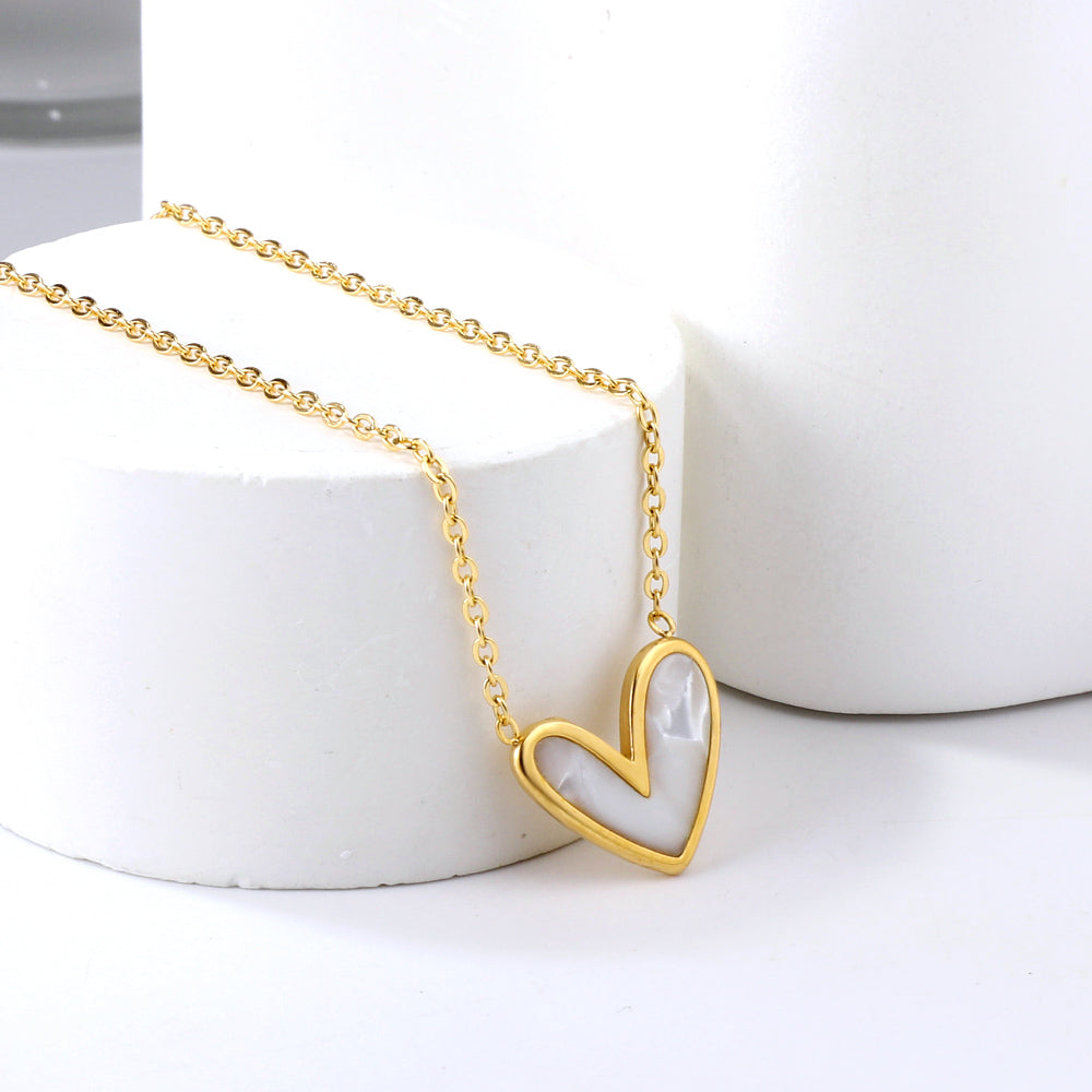 Wholesale Stainless Steel White / Black / Red / Green Heart Shaped Pendant Necklace Pure Style