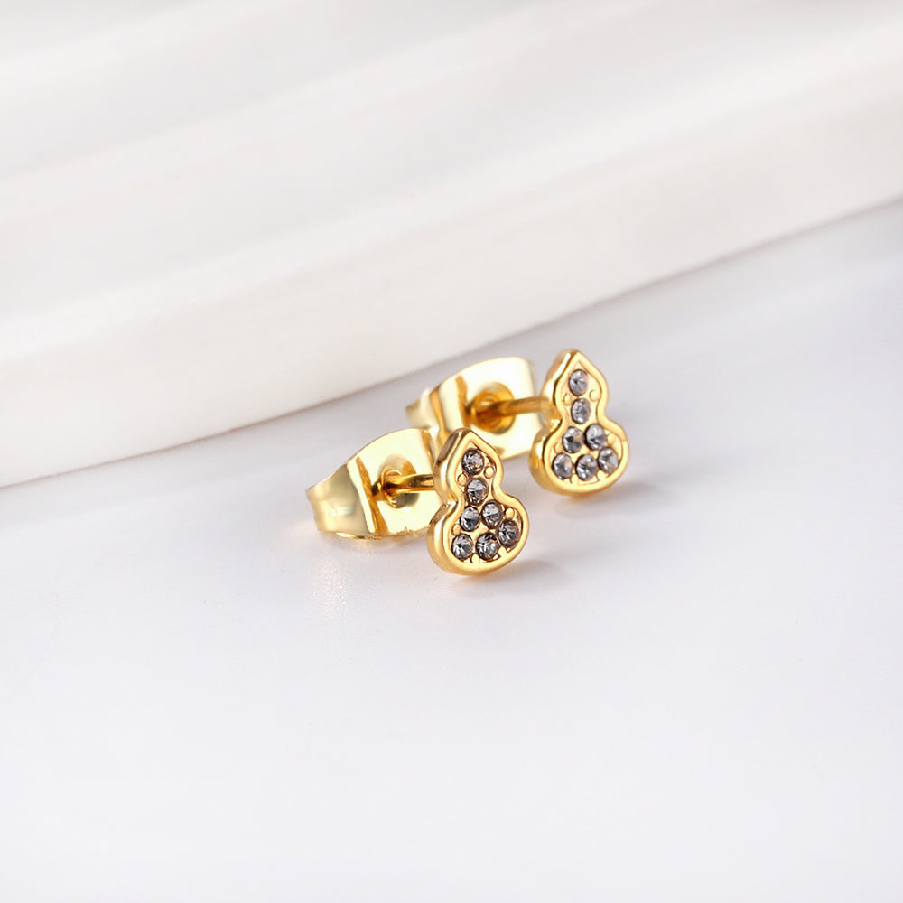Custom 18K Gold Diamond Heart Earrings Elegant Design