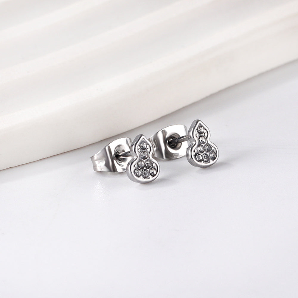 Custom 18K Gold Diamond Heart Earrings Elegant Design