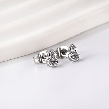 Custom 18K Gold Diamond Heart Earrings Elegant Design