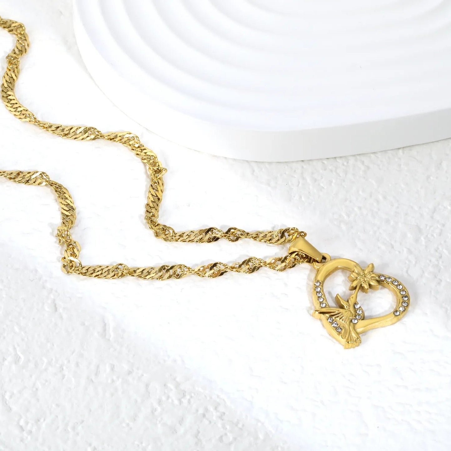 Luxury Hummingbird Heart Necklace | Waterproof Gold Cuban Chain