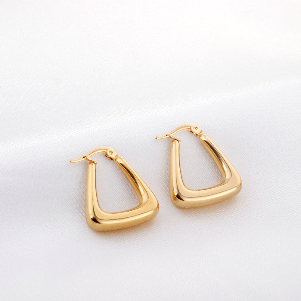 Wholesale Sleek Teardrop Shaped Gold Stud Earrings for Jewelry Suppliers Exquisite Elegance
