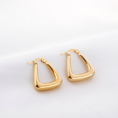 Wholesale Sleek Teardrop Shaped Gold Stud Earrings for Jewelry Suppliers Exquisite Elegance