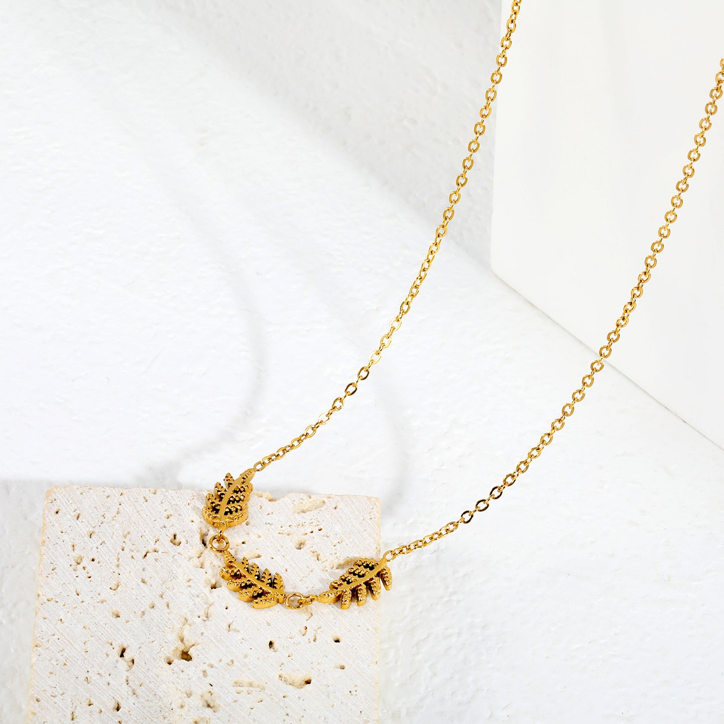Waterproof 304L Steel Embossed Clover Pendant necklaces 40+5cm O-Chain