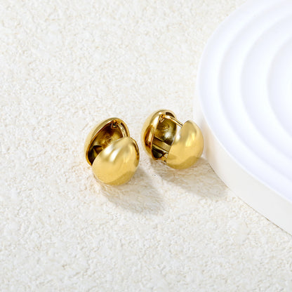 Wholesale 18K Gold Plated Egg-shaped Ear Cuff Minimalist Design Light LuxuryHigh-resolution Lifestyle Photos