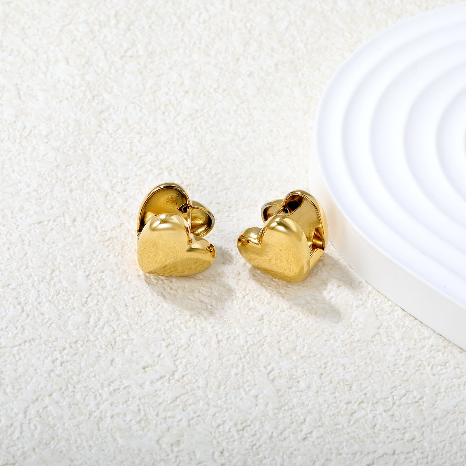 Wholesale 18K Gold Plated Heart Ear Cuff Festival Ready Light LuxuryHigh-resolution Lifestyle Photos