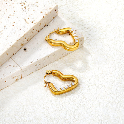 Wholesale 18K Gold Plated Openwork Heart Earrings Diamond Accent Festival CelebrationClose-up of the light-colored ambiance