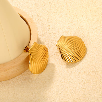 Wholesale 18K Gold Plated Shell Earrings Textured Surface Natural Theme LuxuryClose-ups of the gold plating and details
