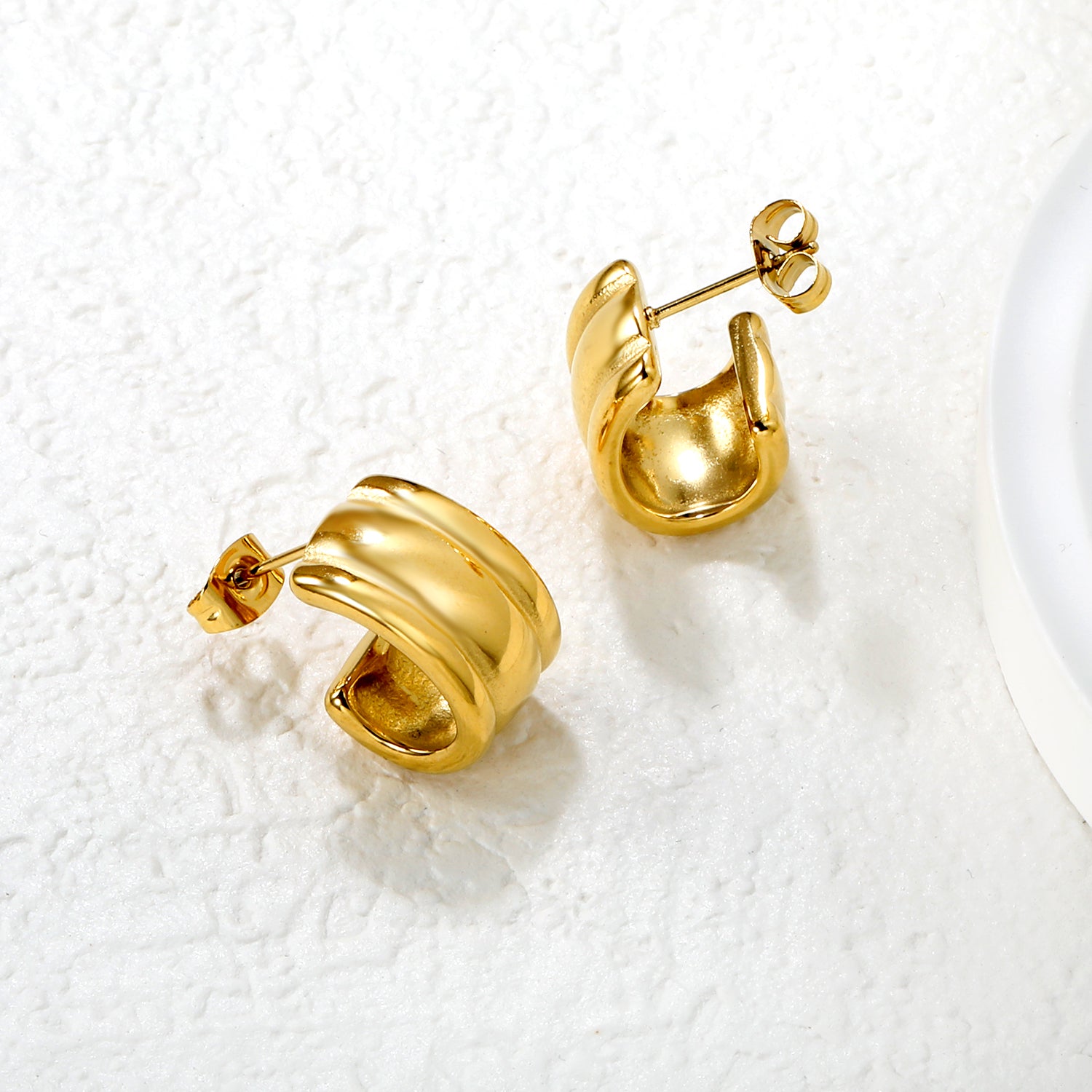 Wholesale 18K Gold Plated Wide C-Hoop Earrings Industrial Texture Vintage LuxuryHigh-resolution Lifestyle Photos