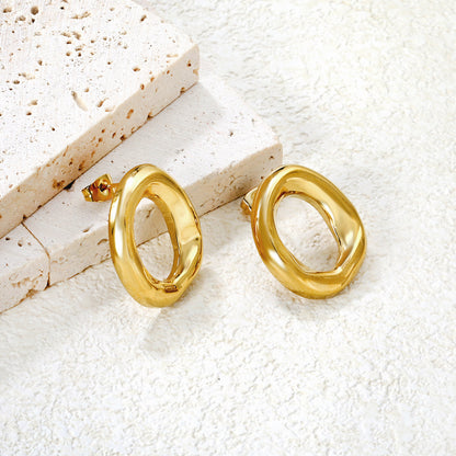 Wholesale 18K Gold Plated Wide O-Hoop Earrings Minimalist Statement Light LuxuryClose-up of the light-colored ambiance