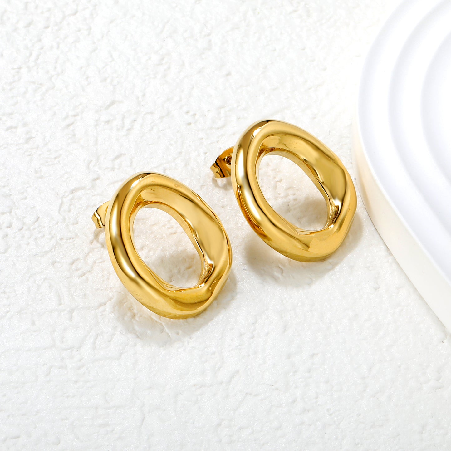 Wholesale 18K Gold Plated Wide O-Hoop Earrings Minimalist Statement Light LuxuryHigh-resolution Lifestyle Photos