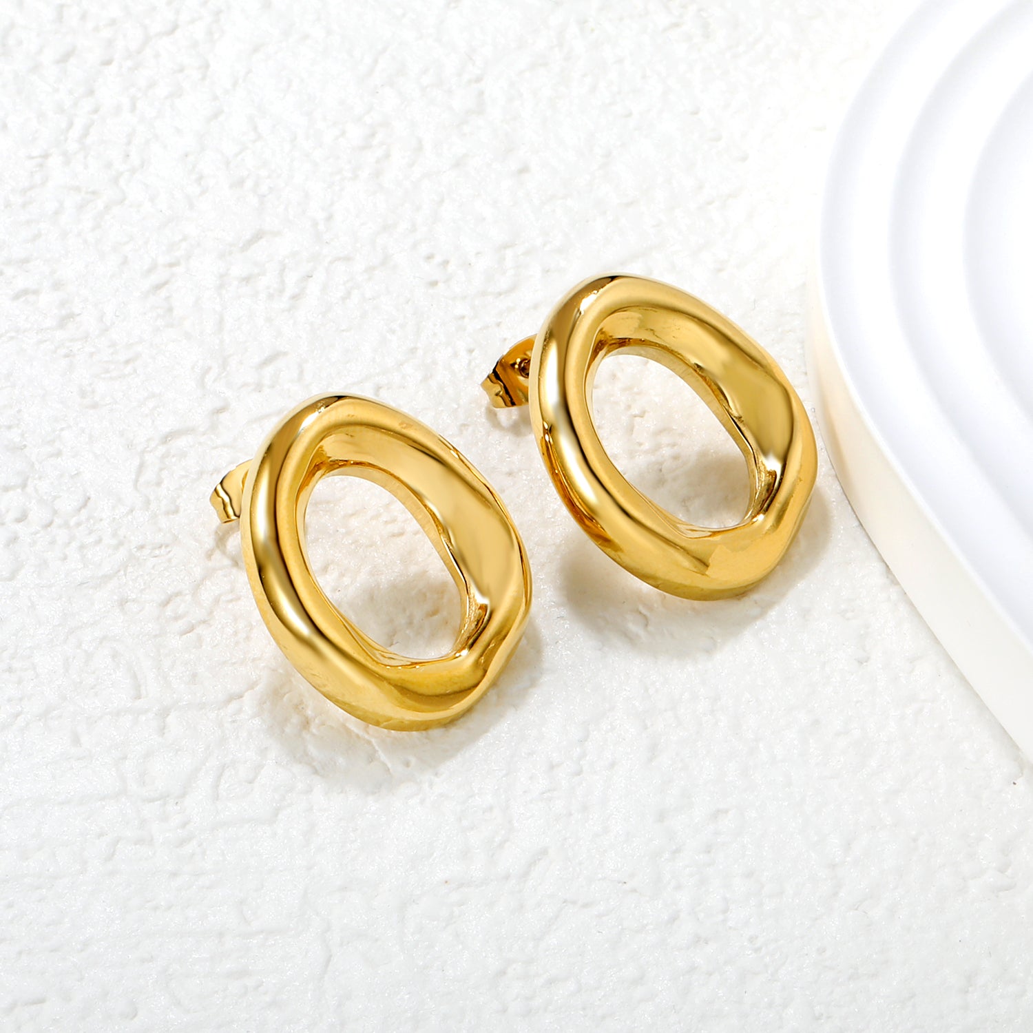Wholesale 18K Gold Plated Wide O-Hoop Earrings Minimalist Statement Light LuxuryHigh-resolution Lifestyle Photos