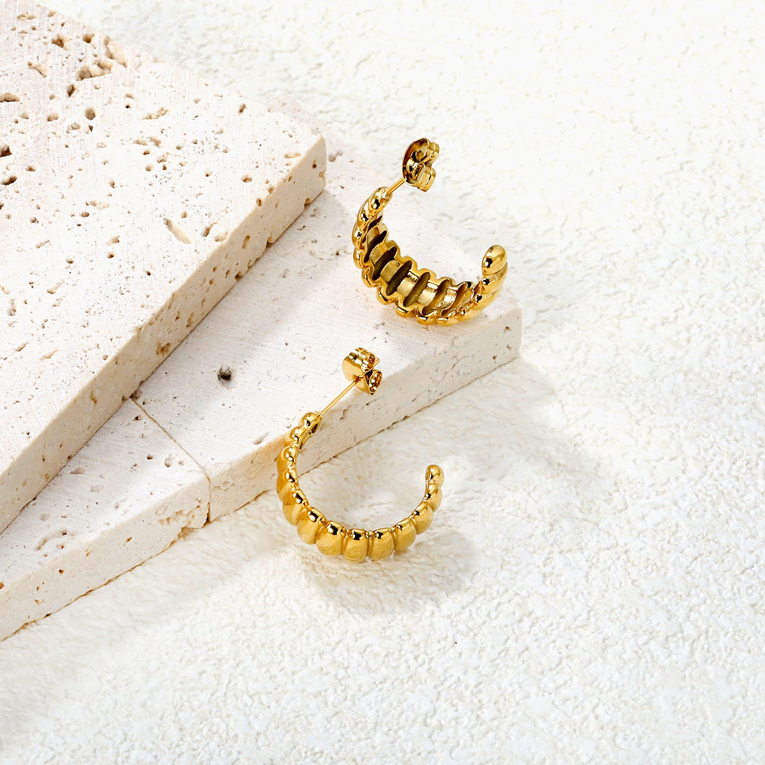 Wholesale 18K Gold Plated Wide Spiral Hoop Earrings Textured Coil Industrial VintageClose-up of the light-colored ambiance