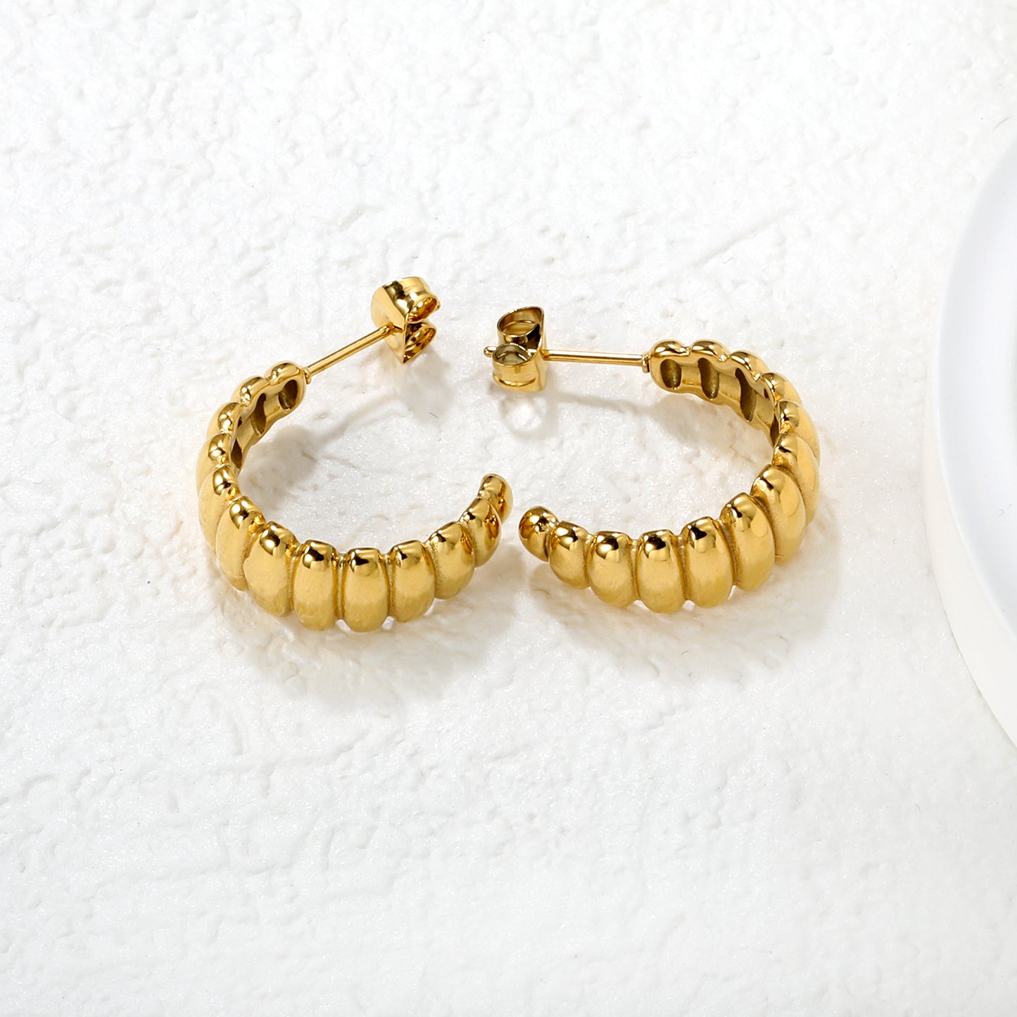 Wholesale 18K Gold Plated Wide Spiral Hoop Earrings Textured Coil Industrial VintageHigh-resolution Lifestyle Photos