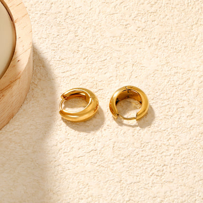 Wholesale Chunky Dome Hoop Earrings PVD Gold Two-Tone Minimalist WaterproofClose-ups of the gold plating and details