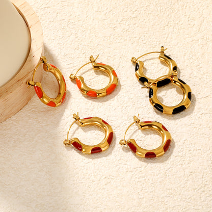 Wholesale Enamel Block Pattern Hoops 18K Gold Plated Waterproof Tarnish-ResistantCollection_Close-ups of the gold plating and details