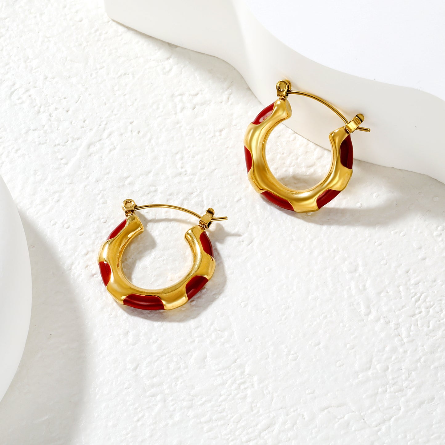 Wholesale Enamel Block Pattern Hoops 18K Gold Plated Waterproof Tarnish-ResistantHigh-resolution Lifestyle Photos_Red