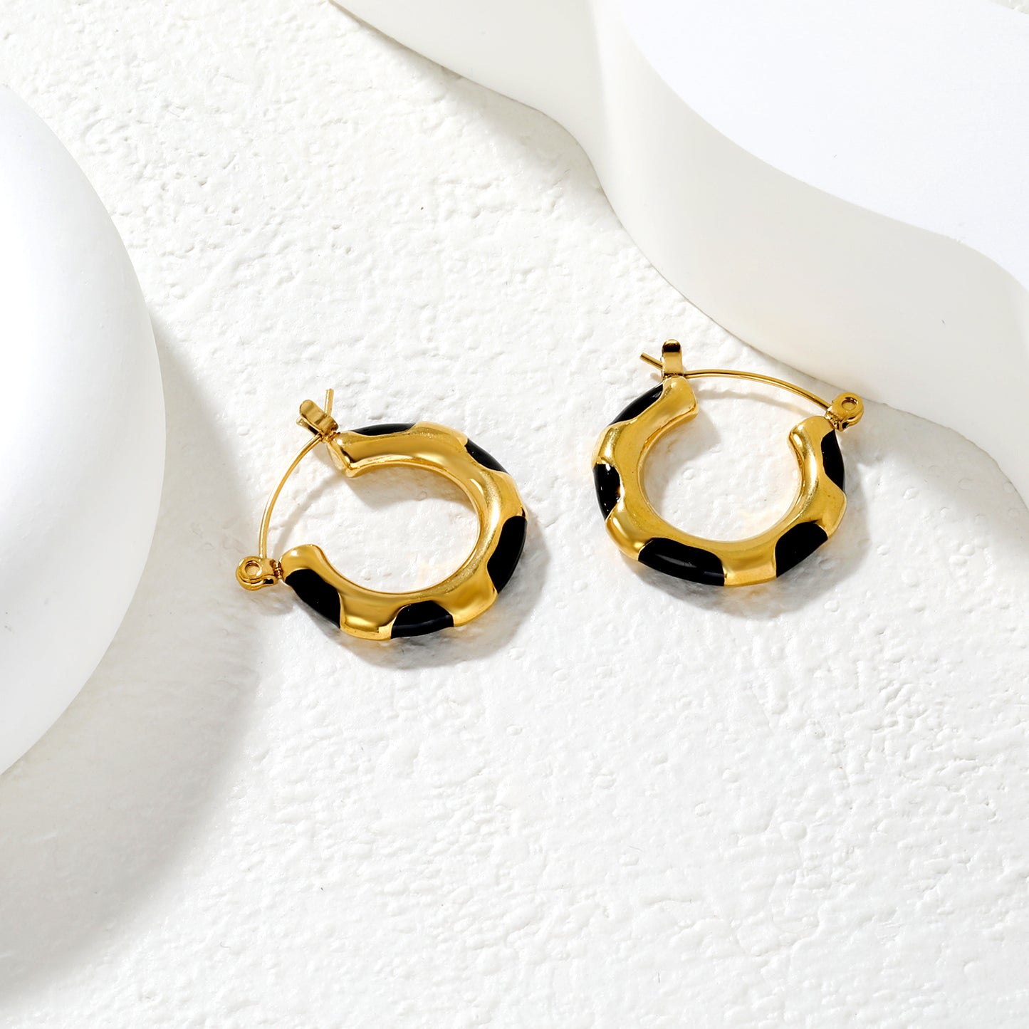 Wholesale Enamel Block Pattern Hoops 18K Gold Plated Waterproof Tarnish-ResistantHigh-resolution Lifestyle Photos_black
