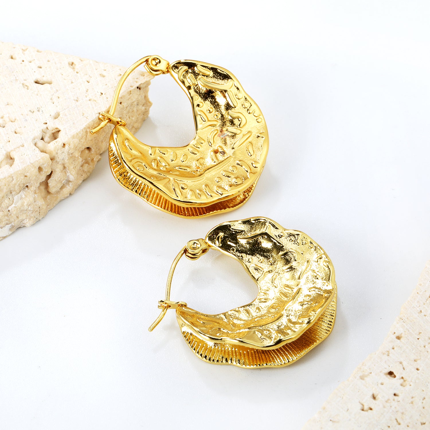 Wholesale Stainless Steel 18K Gold Plated Cast Maple Leaf Stud EarringsClose-ups of the gold plating and details