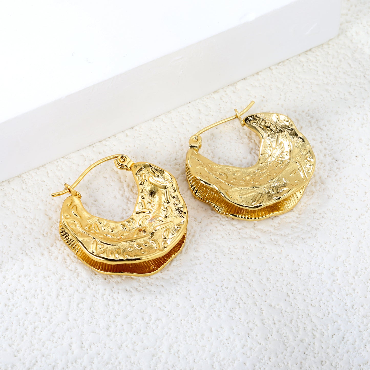 Wholesale Stainless Steel 18K Gold Plated Cast Maple Leaf Stud EarringsHigh-resolution Lifestyle Photos