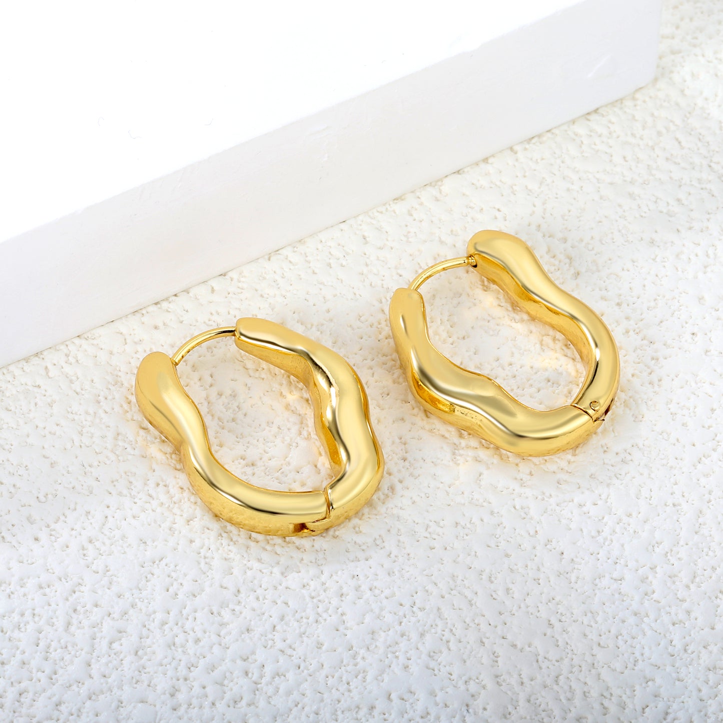 Wholesale Stainless Steel 18K Gold Plated Irregular Solid U Shape Stud EarringsHigh-resolution Lifestyle Photos