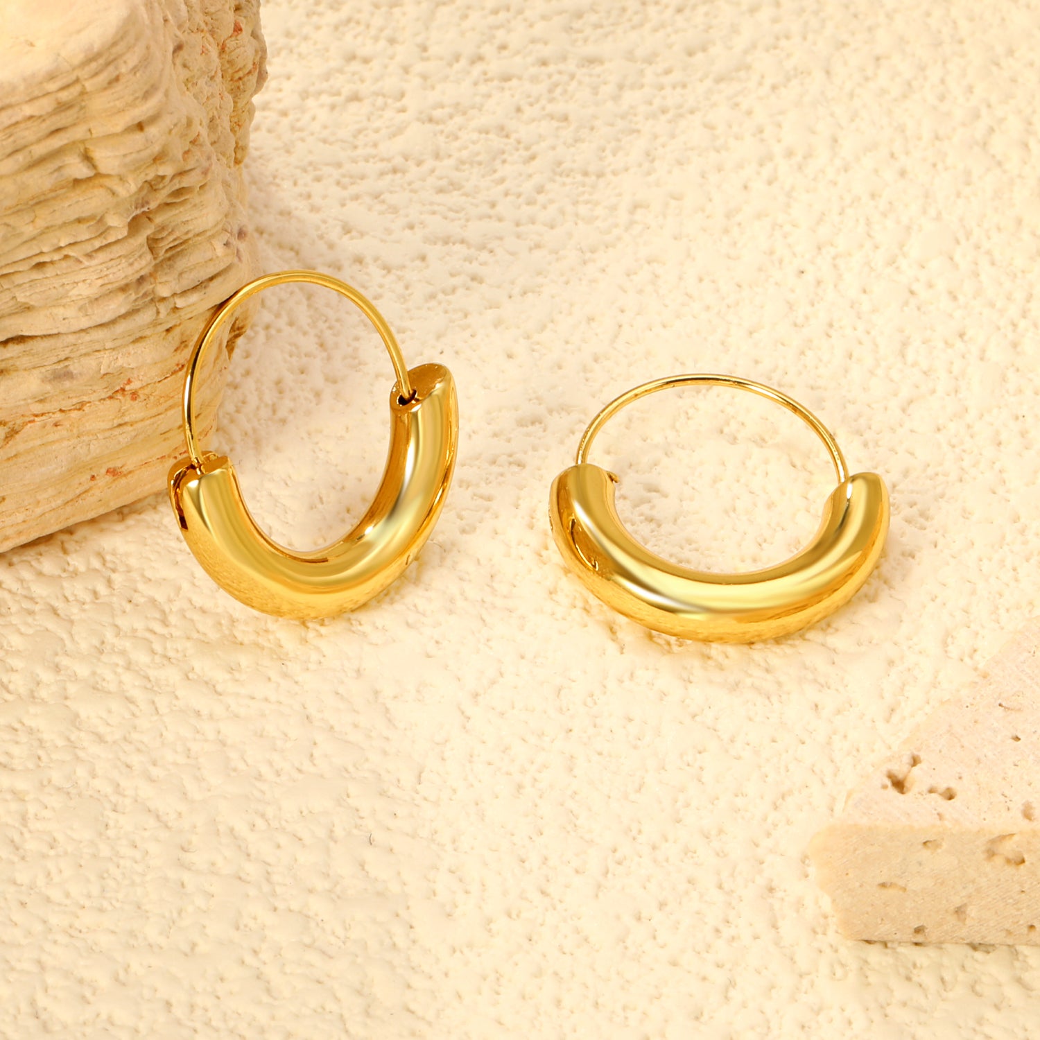 Wholesale Stainless Steel 18K Gold Plated Semi-circular Pendant Stud EarringsClose-ups of the gold plating and details