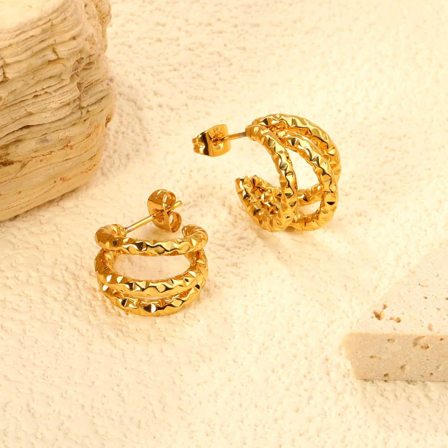Wholesale Stainless Steel 18K Gold Plated Triple Thread C Shape Stud EarringsClose-up of the light-colored ambiance