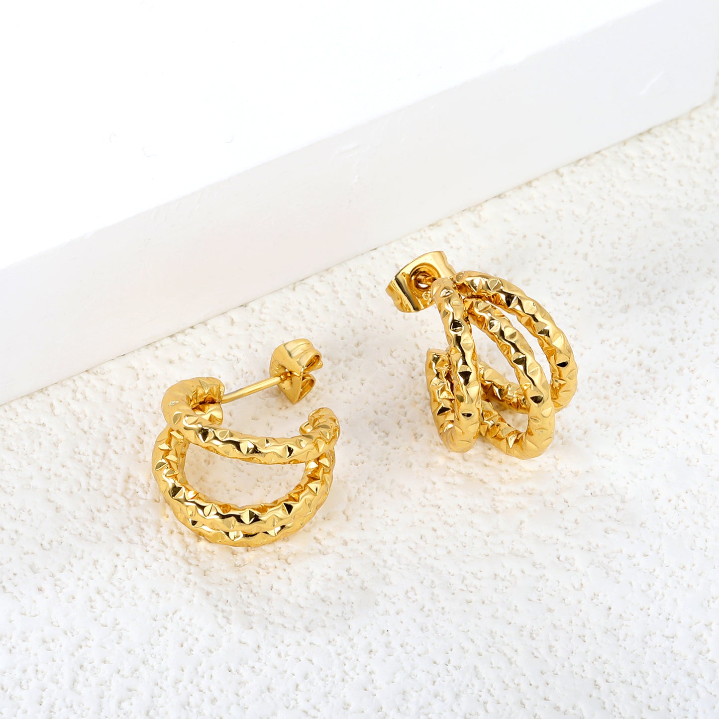 Wholesale Stainless Steel 18K Gold Plated Triple Thread C Shape Stud EarringsHigh-resolution Lifestyle Photos